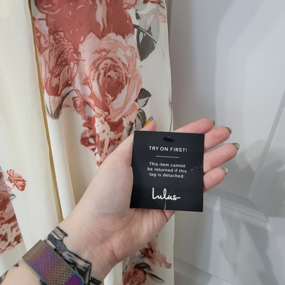 Lulu's Elegantly Inclined Cream Floral Print Wrap Maxi Dress Size Small, NWT - Picture 9 of 16